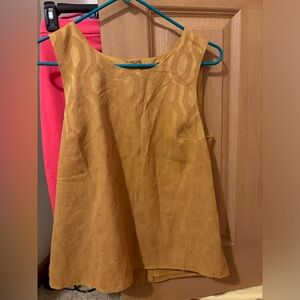 Banana Republic sleeveless top Gold color size small